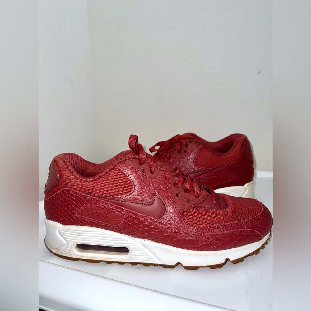 Burgundy Nike Air Max
